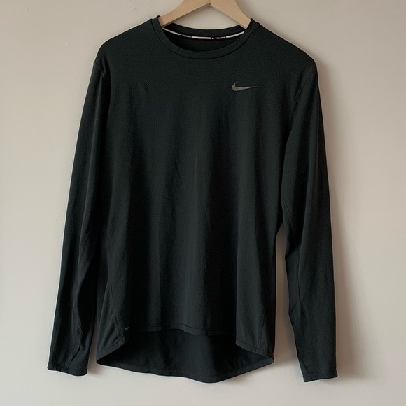 Nike Other - NIKE running long sleeve shirt. Men’s Large
